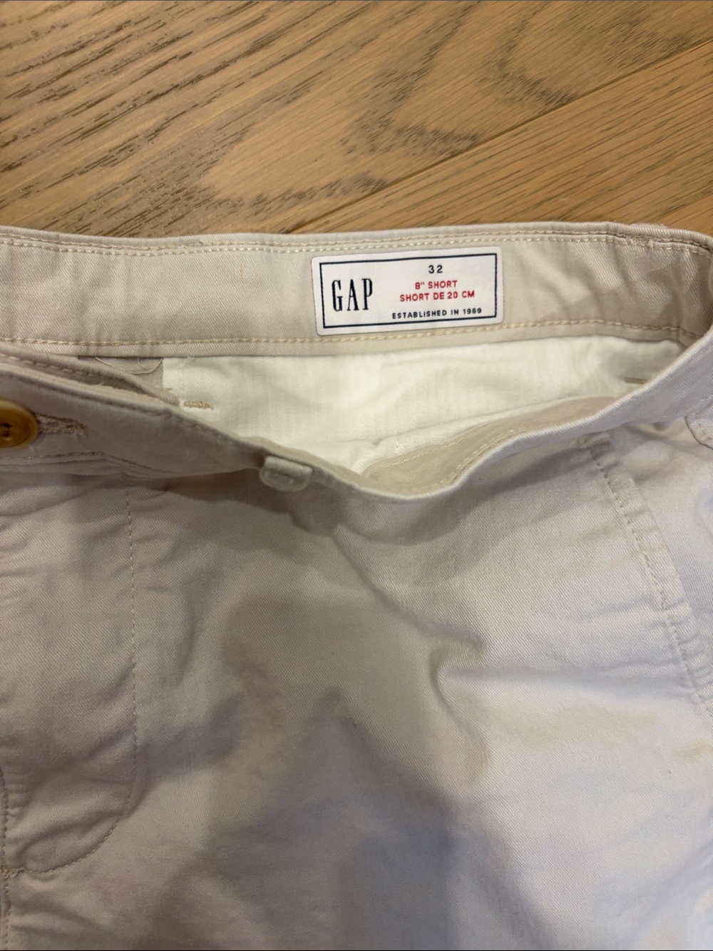 Gap Men’s khaki shorts 8 inch - Picture 3 of 3